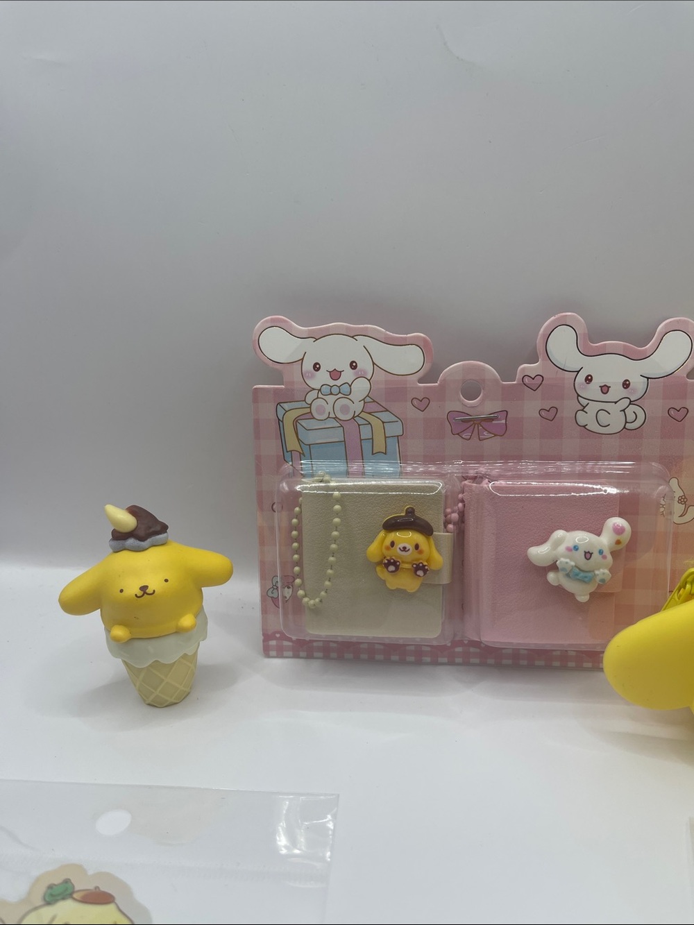 Sanrio Pompompurin Yellow Accessories Sticker & Charm Set - Picture 3 of 4